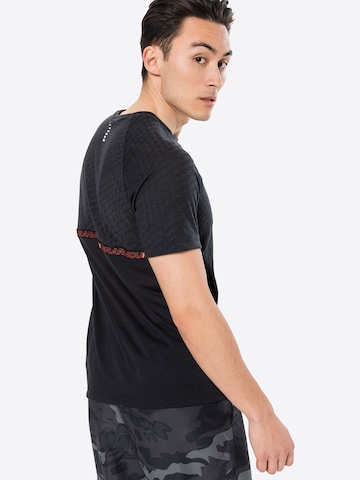 UNDER ARMOUR - Camiseta funcional 'Streaker' en negro