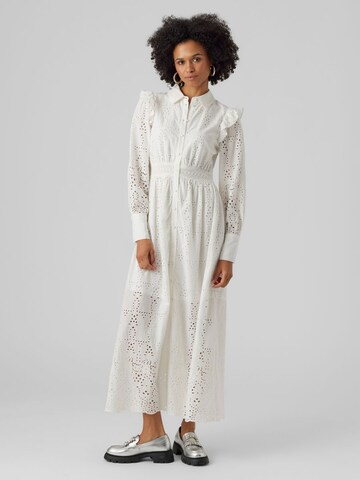 Robe-chemise 'Isabel' VERO MODA en blanc