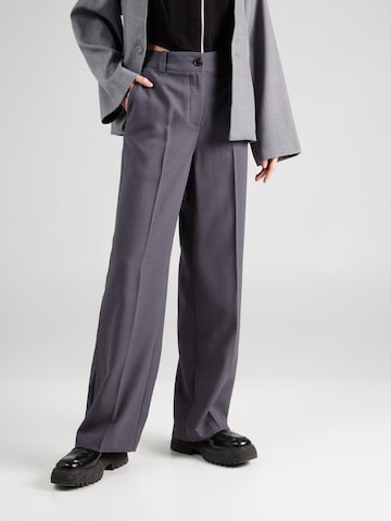 modström Wide leg Pleat-Front Pants 'Gale' in Grey: front