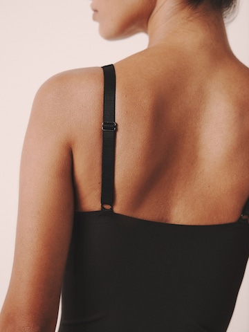 Robe gainante Next en noir
