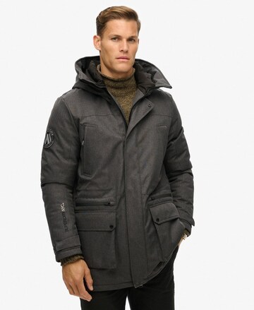 Superdry Tussenparka in Grijs: voorkant