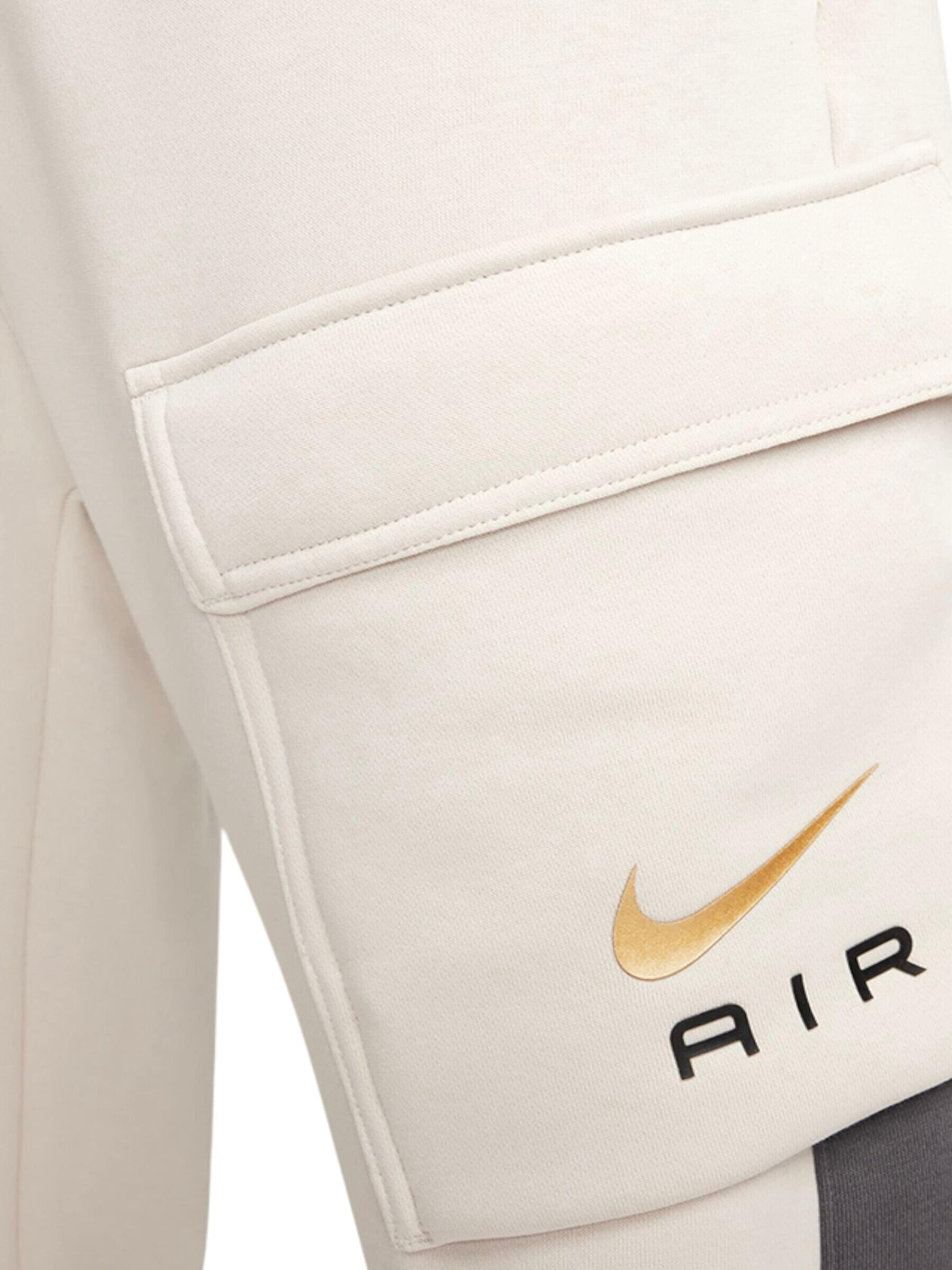 Tapered Pantaloni 'Air' di Nike Sportswear in bianco