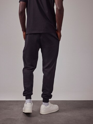 Effilé Pantalon 'The Essential' DAN FOX APPAREL en noir