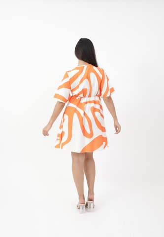 Elara Kjole i orange