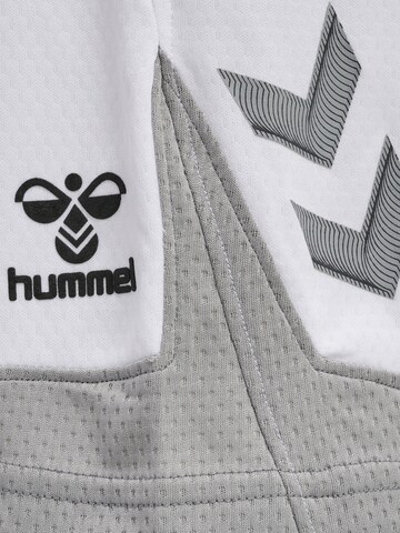 Hummel Regular Sportshorts in Weiß