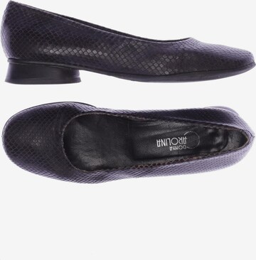 Donna Carolina Flats & Loafers in 39 in Blue: front