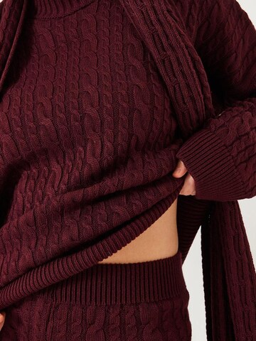 Completo pantalone di Bianco Lucci in rosso