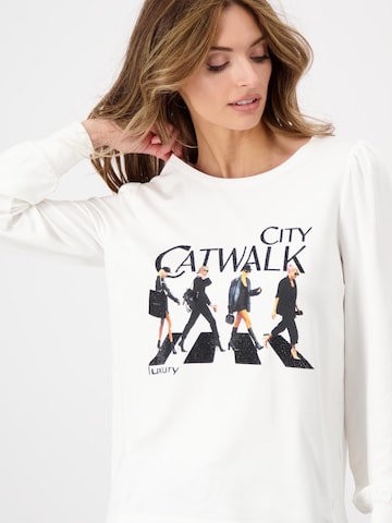 monari Тениска 'City Catwalk' в бяло