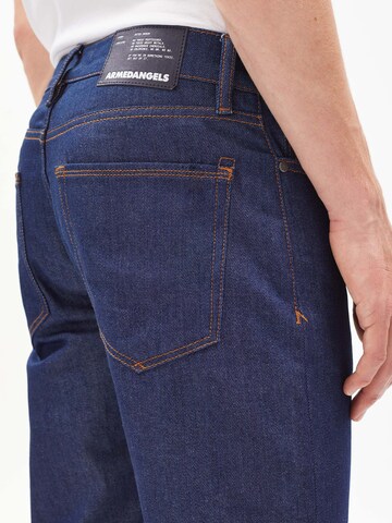 ARMEDANGELS Slimfit Jeans 'JAARI' in Blauw