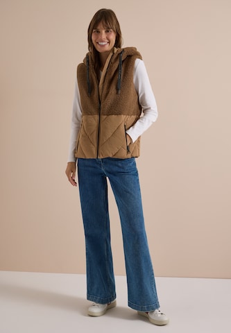 CECIL Vest in Brown