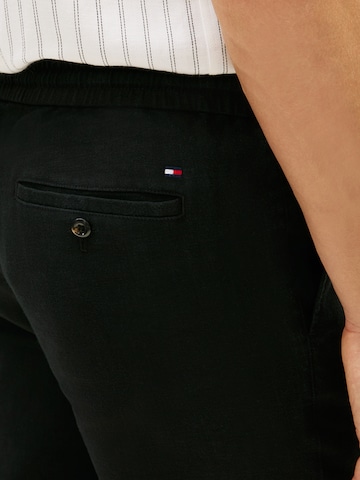 Effilé Pantalon TOMMY HILFIGER en noir