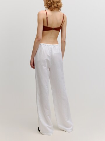 EDITED Szeroka nogawka Spodnie 'Bjelle' w kolorze biały