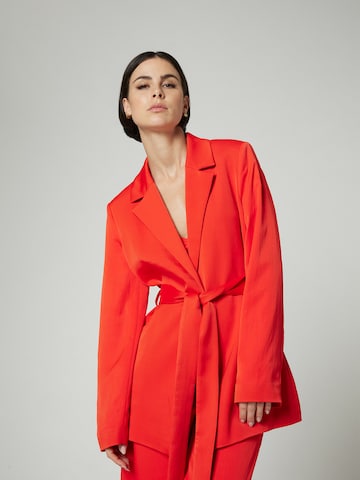 Blazer 'Cecile' A LOT LESS en rouge : devant