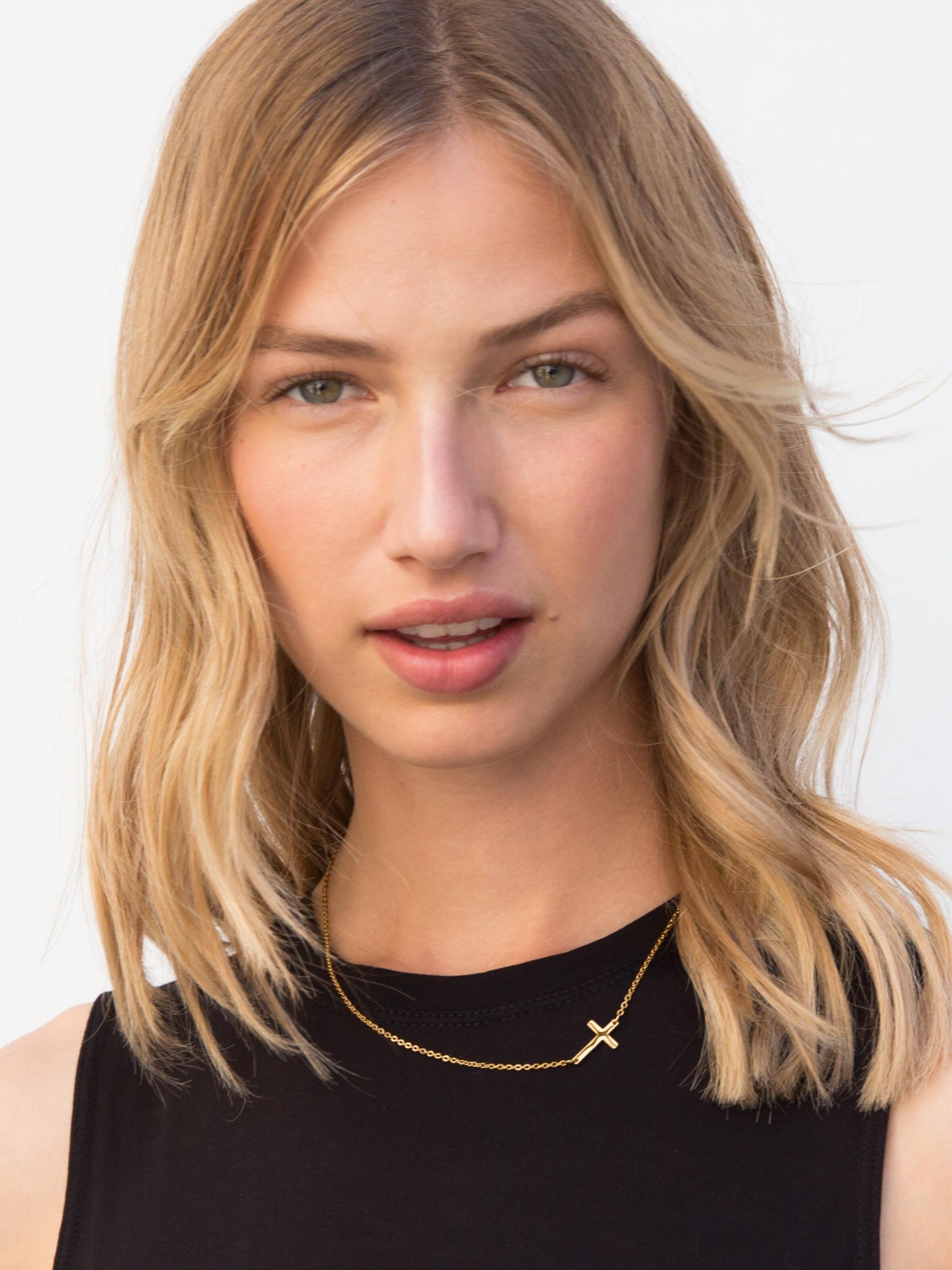 day berlin Necklace 'Cross' in Gold: front