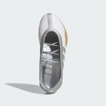 Ballerines 'Taekwondo Mei' ADIDAS ORIGINALS en blanc