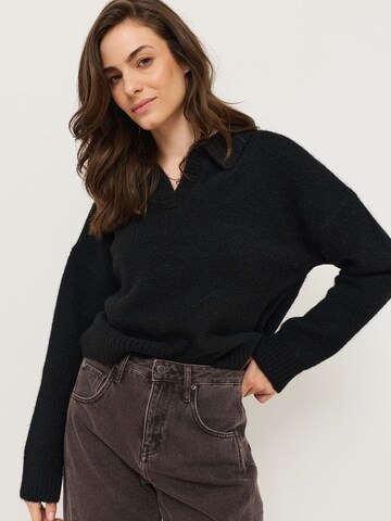 Tamaris Sweater in Black: front