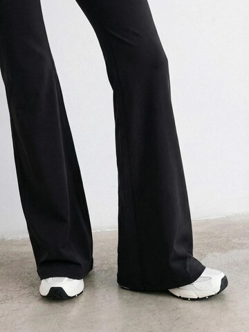 MyLibi Flared Leggings in Black