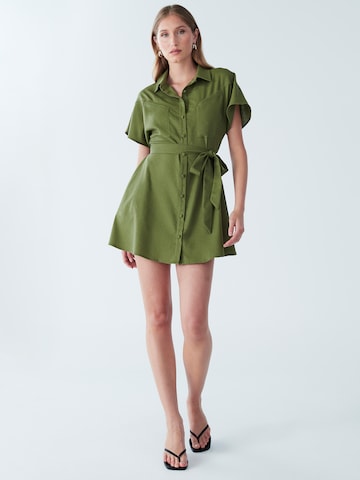 BWLDR - Vestidos camiseiros 'Lori' em verde: frente