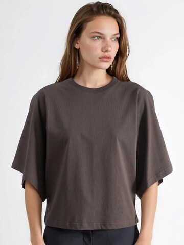 Busem T-Shirt in Braun: Vorderseite