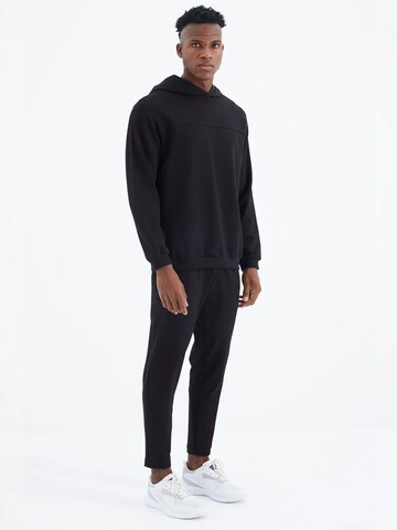Completo per l'allenamento 'Aktive Sets' di Tommy Life in nero