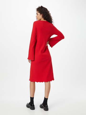 Monki - Vestido de malha em vermelho