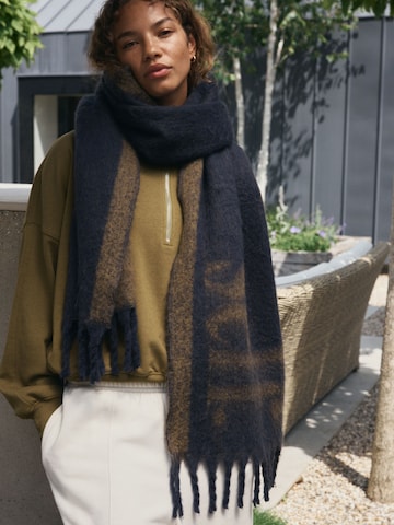 self. Oversized scarf in Blue