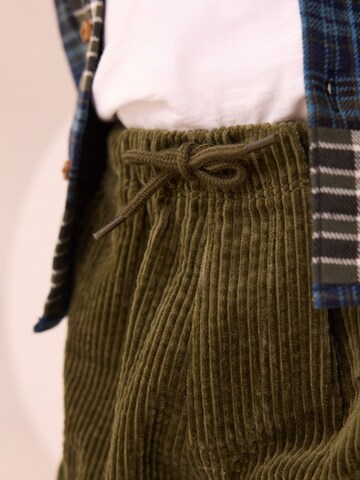 Next Tapered Hose in Grün