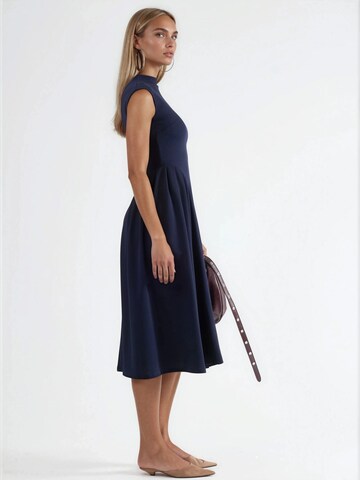 Busem Midi Kleid in Blau