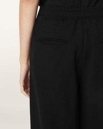 AllSaints Loosefit Kalhoty se sklady v pase – černá
