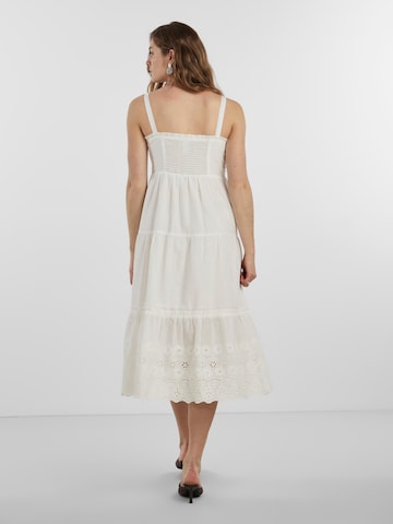 Robe 'DUST' Y.A.S en blanc