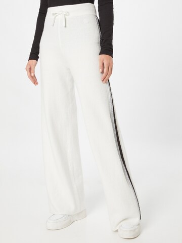 TOMMY HILFIGER Wide leg Pants in White: front