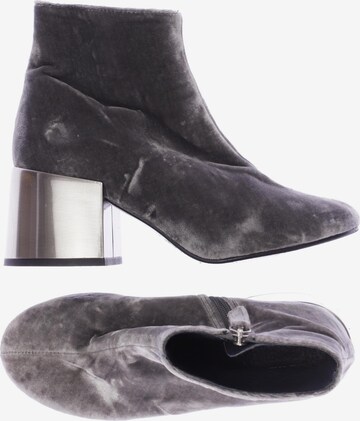 TOPSHOP Dress Boots in 36 in Grey: front