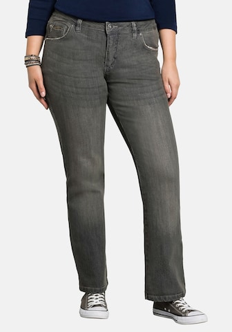 SHEEGO Bootcut Jeans in Grijs: voorkant