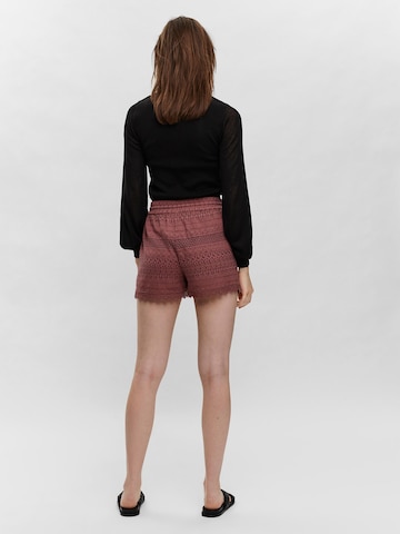 regular Pantaloni 'Honey' di VERO MODA in rosa