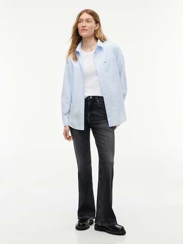 Tommy Jeans Bootcut Džínsy 'SYLVIA' - Modrá