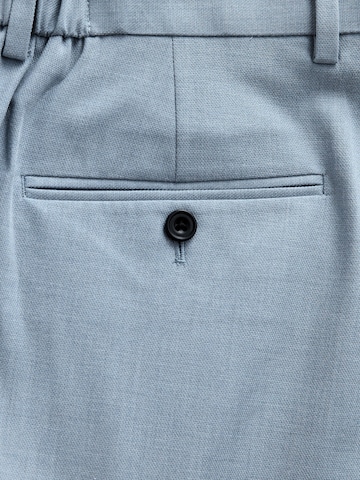 Regular Pantalon à plis 'Motionflex' Next en bleu