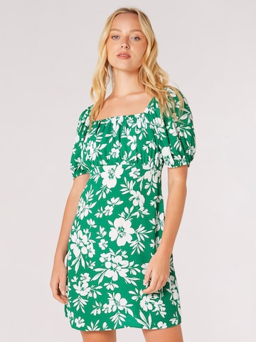 Robe Apricot en vert : devant