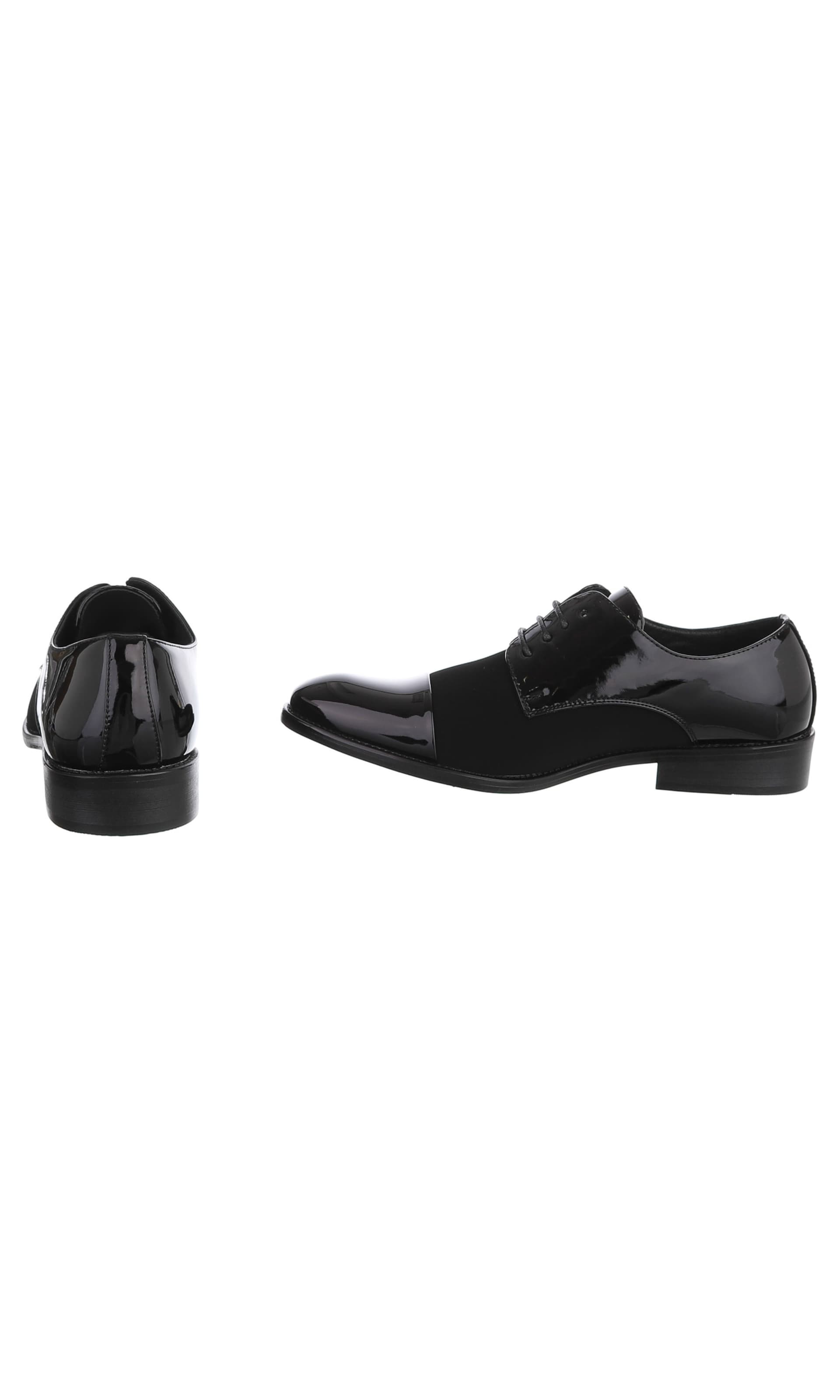 CoolWalk Lace-Up Shoes in Black