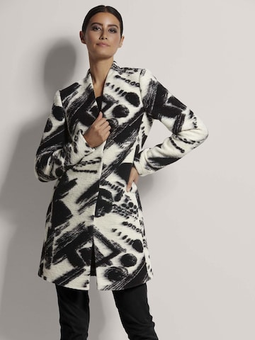MADELEINE Blazers 'Gehrock' in Zwart: voorkant