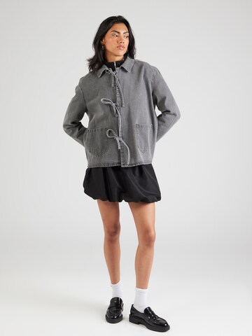 Veste mi-saison 'ONLThille' ONLY en gris