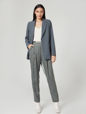 Guido Maria Kretschmer Women Regular Pleated Pants 'Giulia' in Grey