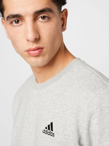 ADIDAS SPORTSWEAR - Sweatshirt de desporto 'Essentials' em cinzento