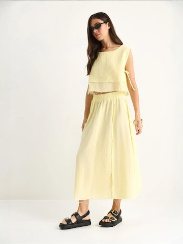Tailleur di Bianco Lucci in giallo