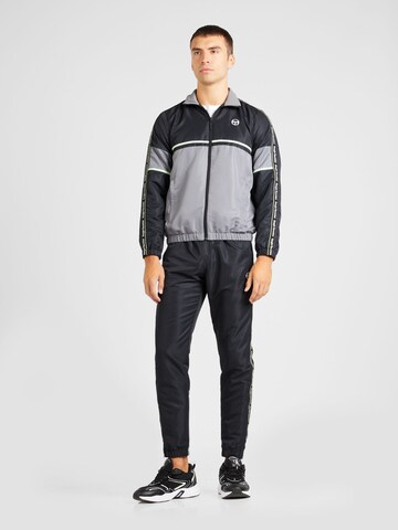 Costum de trening de la Sergio Tacchini pe negru: față