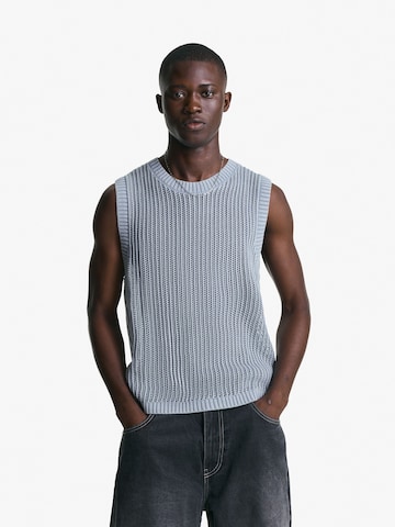 T-Shirt Bershka en bleu : devant