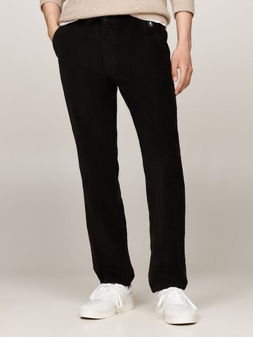 Regular Pantalon chino 'Ryan' Tommy Jeans en noir : devant