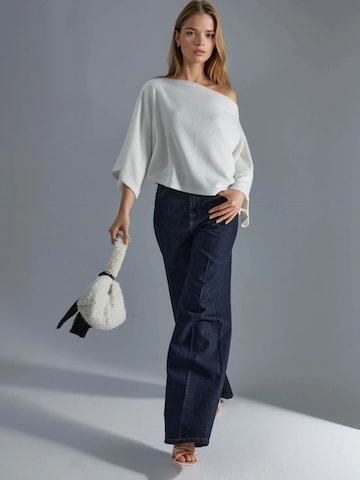 Busem Sweater in White