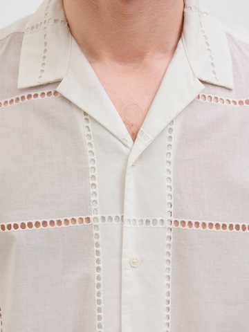 JACK & JONES - Ajuste confortable Camisa 'JORSUMMER LUKE' en blanco