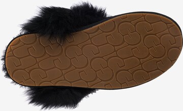 UGG Домашни пантофи в черно