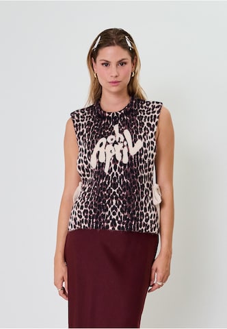 OH APRIL Sweater 'Moxie' in Brown: front
